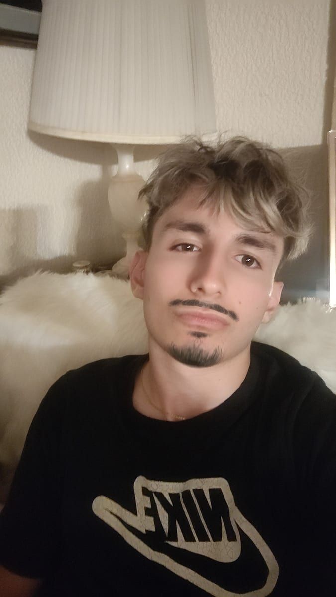 Profil von Aka
